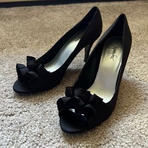 Women peep toe black heel
